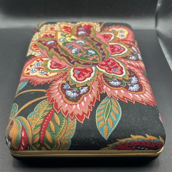 Vintage jewelry box with jewelry selection. Earring, necklaces, ring, etc. - Picture 6 of 16